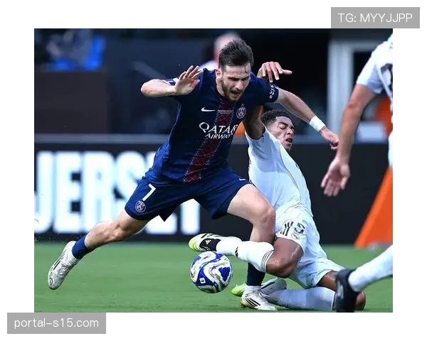 巴黎圣日耳曼5-0横扫雷恩,克瓦拉茨赫利亚梅开二度